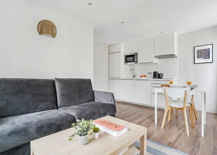 1Br Near Republique * パリ